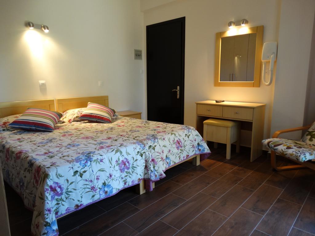 Dassia Beach Pension Room photo