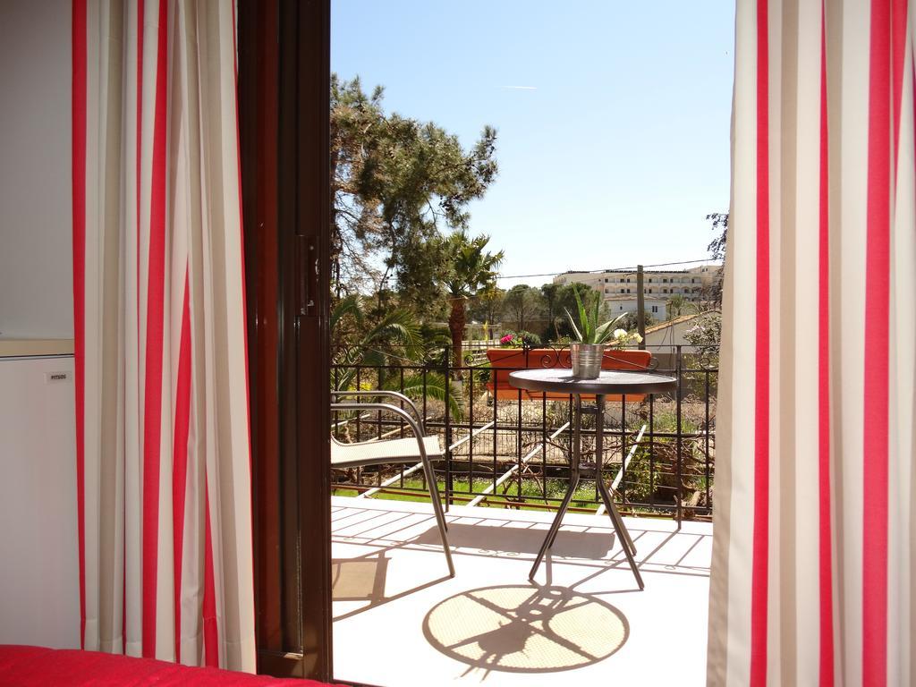 Dassia Beach Pension Room photo